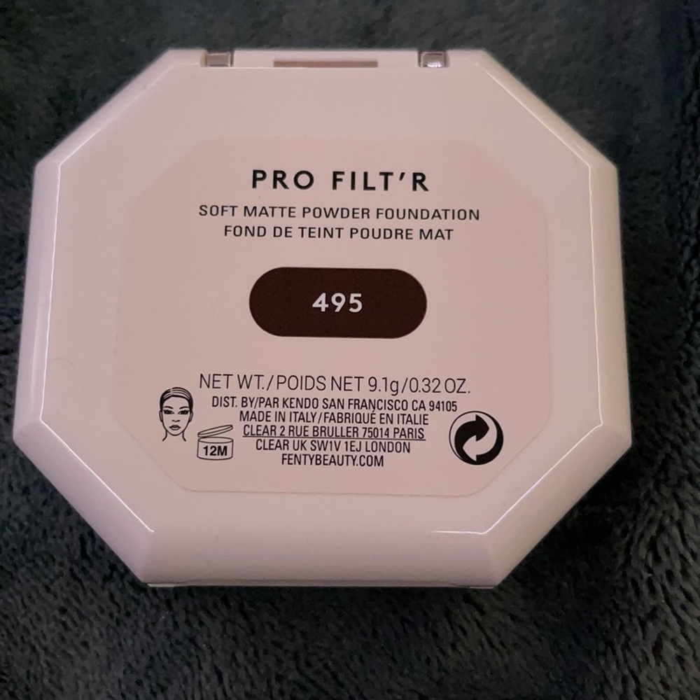 Fenty 495 Pro Filt’r Soft Matte Longwear Powder Foundation - Picture 4 of 5